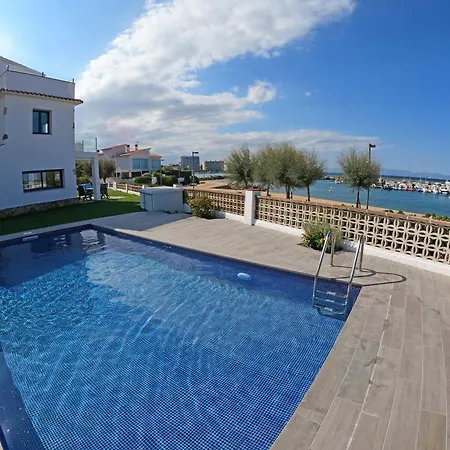 Sophie Alt Standing, Frente Al Club Nautico Βίλα *