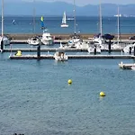 Sophie. Alt Standing, Frente Al Club Nautico Gerona