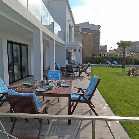 Vila Sophie Alt Standing Frente Al Club Nautico *