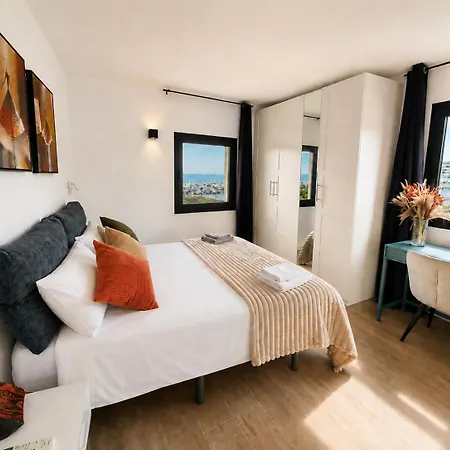 Vila Sophie Alt Standing, Frente Al Club Nautico Girona