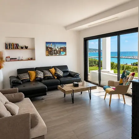 Vila Sophie Alt Standing, Frente Al Club Nautico Girona